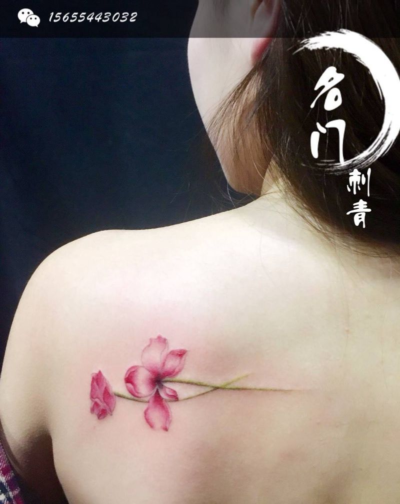 小花一枚纹身图片