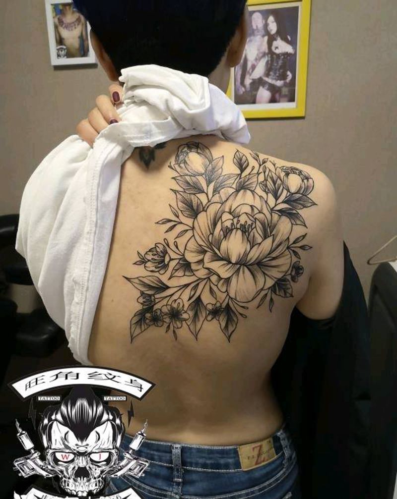 花纹身图片_肩部纹身图案