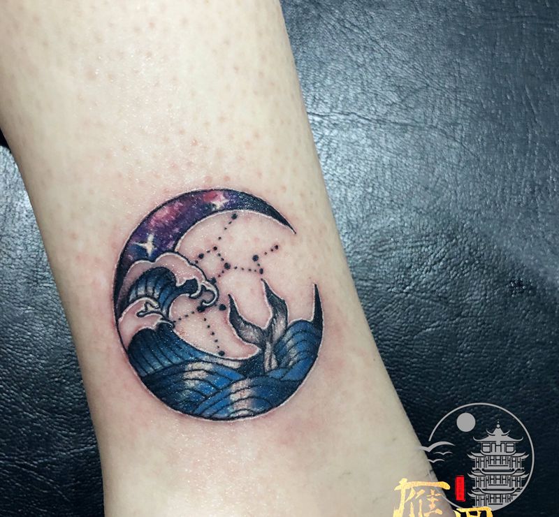 海浪，星空和射手座纹身图片_脚部纹身图案