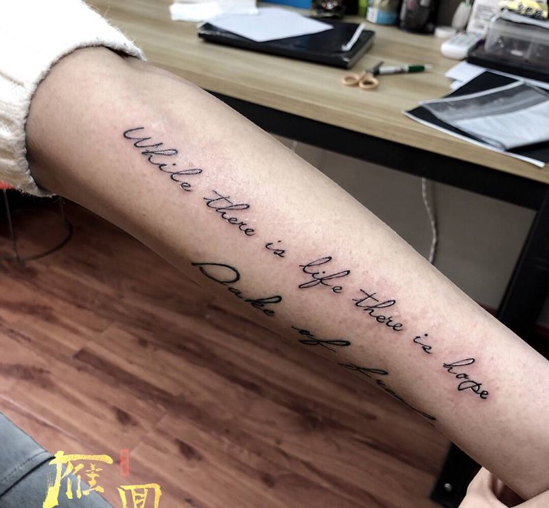 一波小英文纹身图片_手臂肩部纹身图案