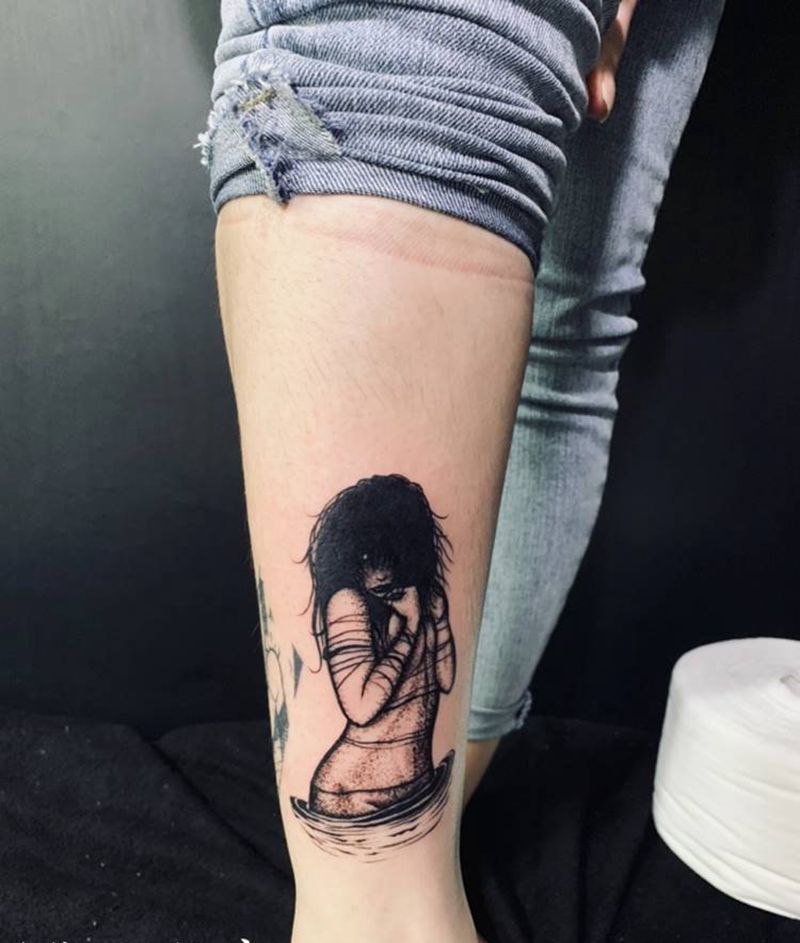 人物纹身图片_腿部点刺纹身图案