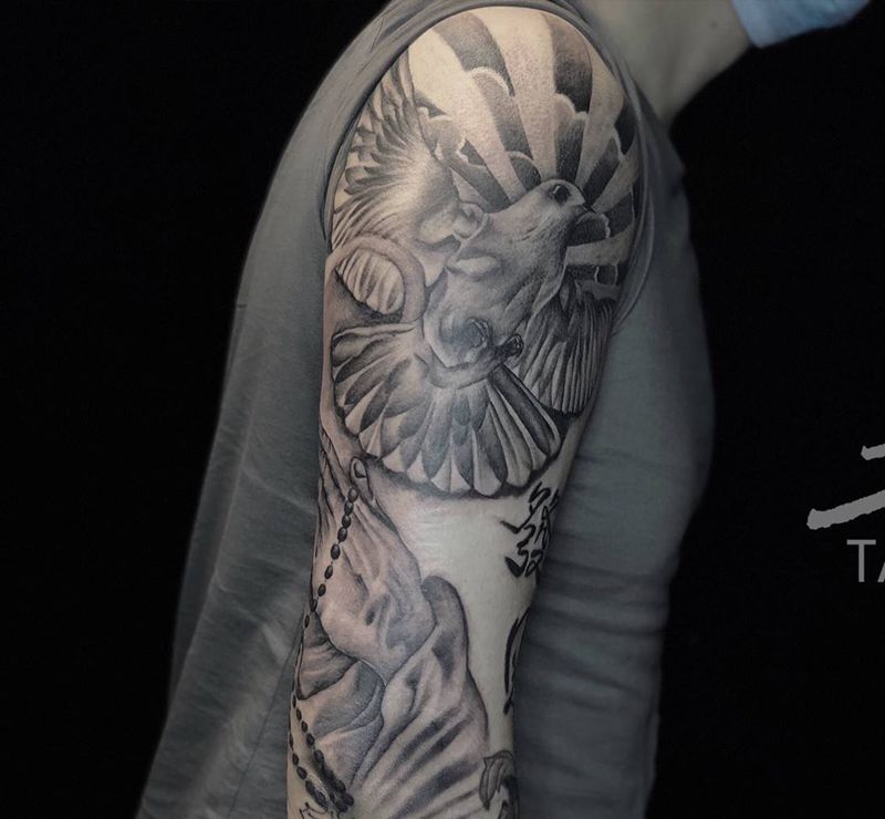 黑灰拼接纹身图片_手臂欧美写实纹身图案