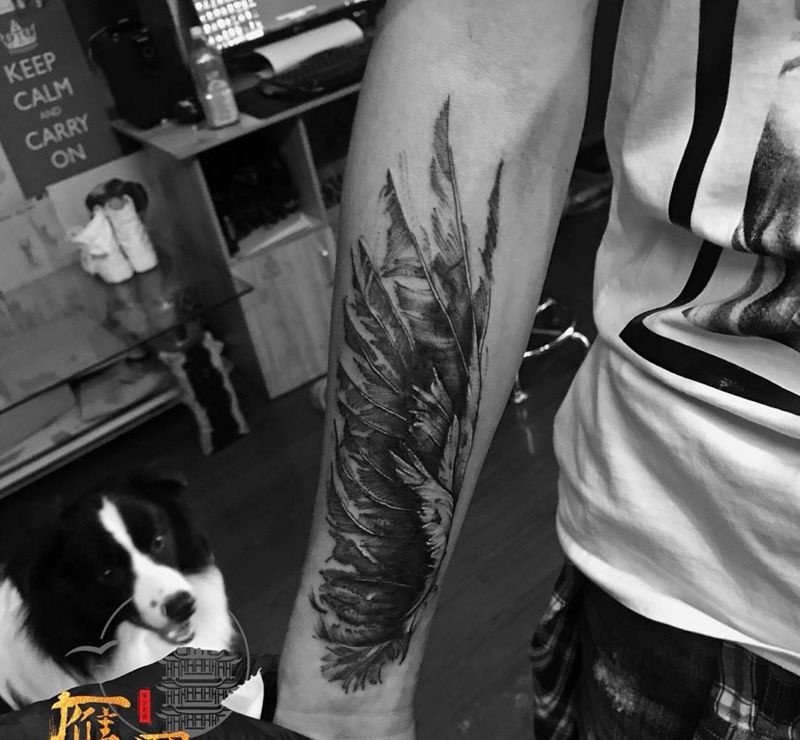 翅膀-点刺纹身图片