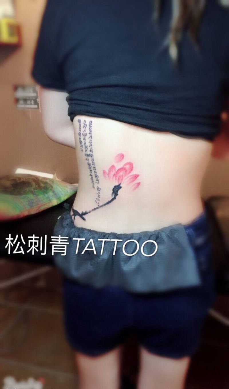 水墨花纹身图片