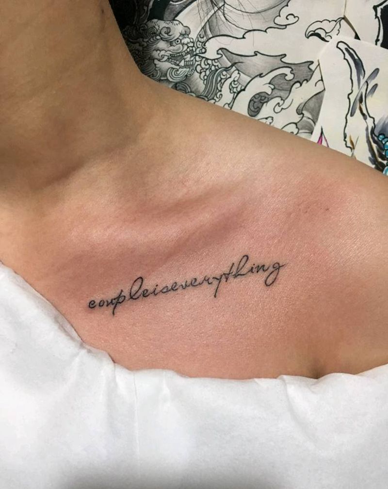 锁骨小字母纹身图片