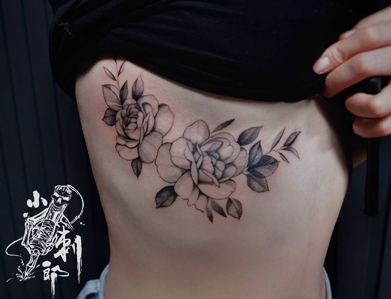 素花遮盖疤痕纹身图片_胸部腰部点刺纹身图案