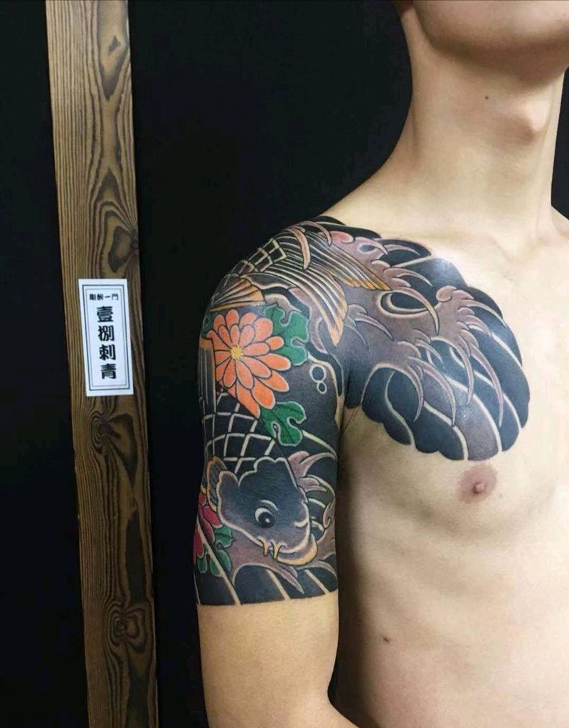 胸甲纹身图片_手臂老传统纹身图案