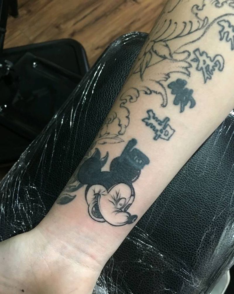 米奇纹身图片_手部纹身图案