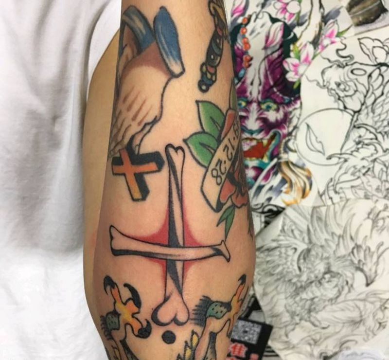 骨头纹身图片_Old School纹身图案