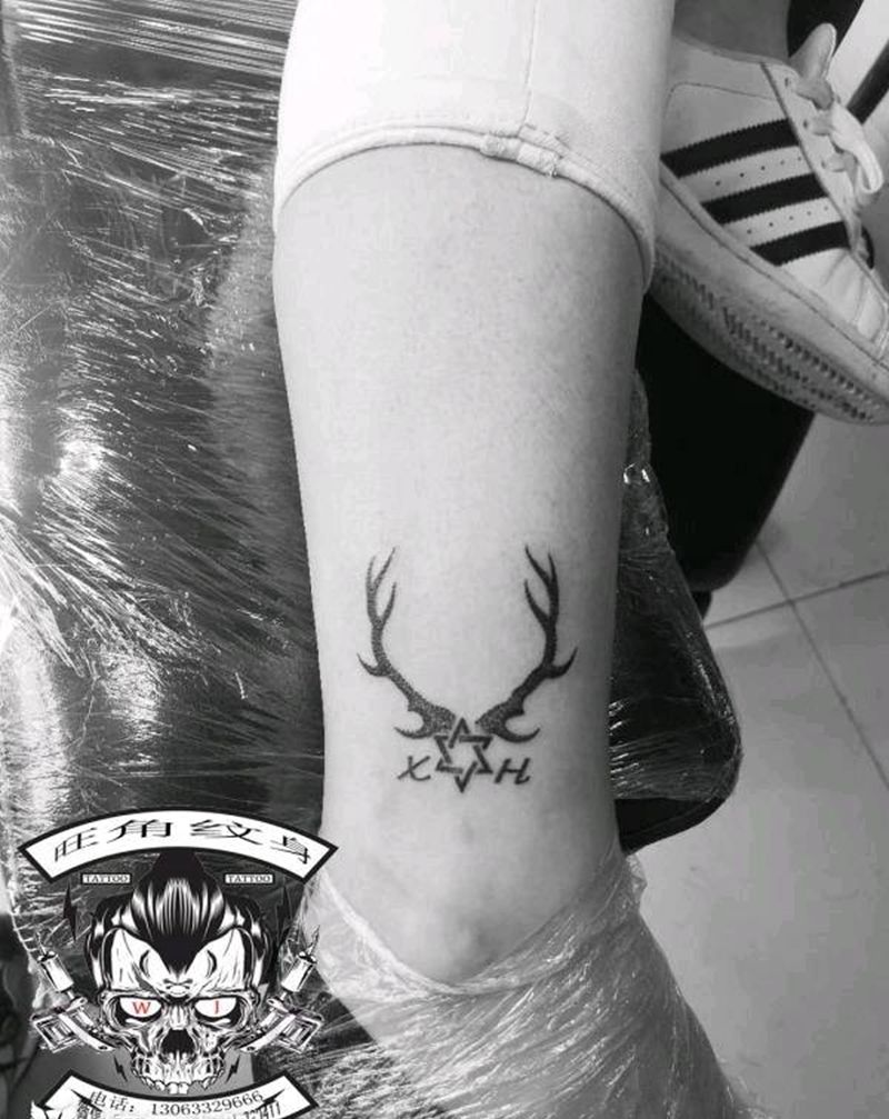 鹿角纹身图片_腿部纹身图案