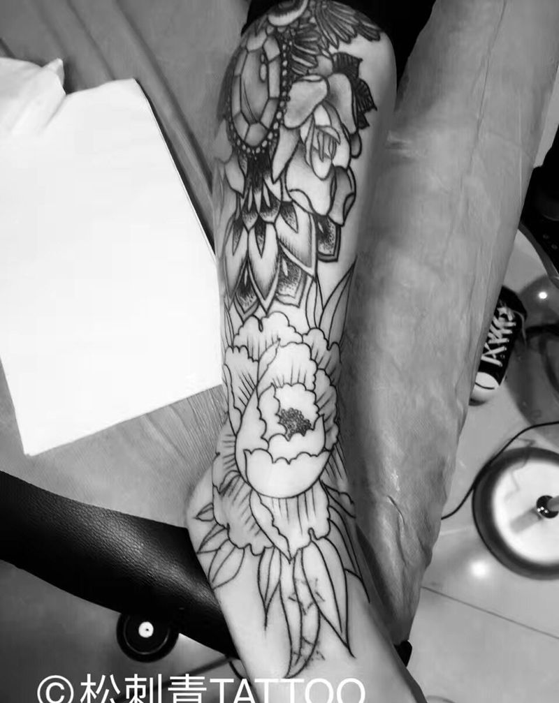 牡丹线条纹身图片