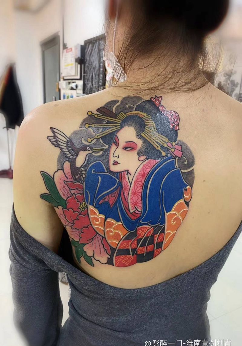 日式妹子纹身图片_背部老传统纹身图案