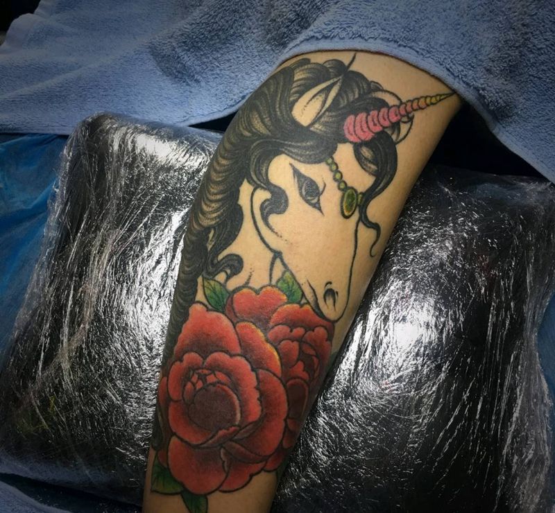 独角兽纹身图片_腿部纹身图案