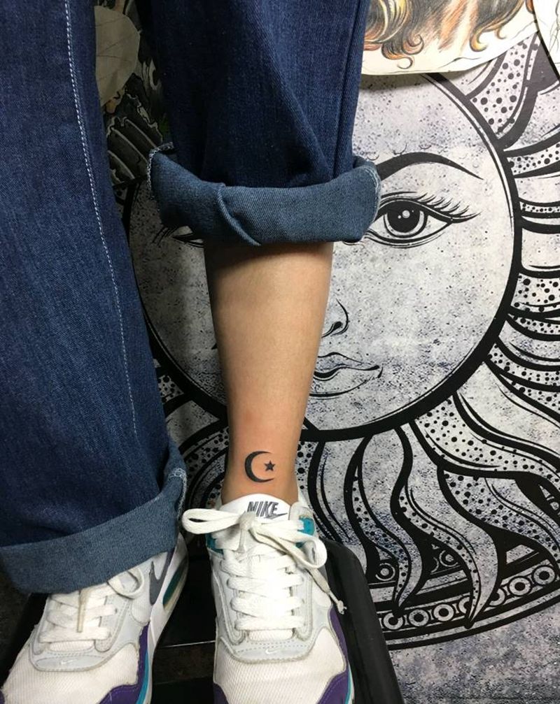 小清新月亮纹身图片