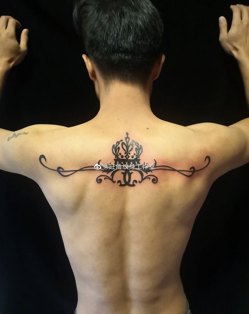 图腾皇冠纹身图片_背部纹身图案