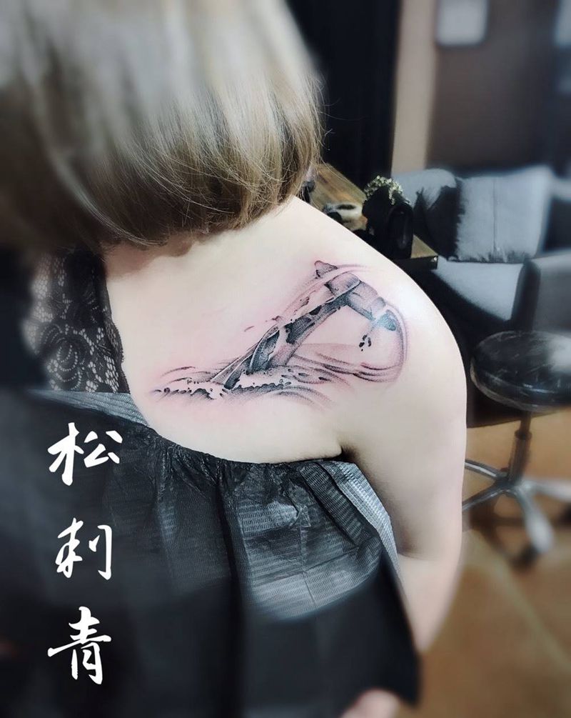 鲨鱼尾纹身图片