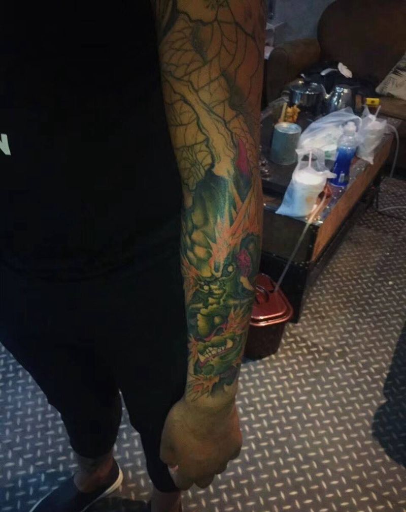 不动明王拘龙臂纹身图片_成品胸部背部手臂腿部传统写实动物鬼神宗教纹身图案