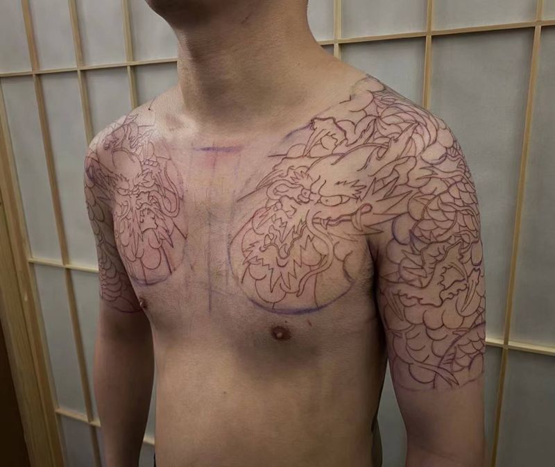 胸胛水线纹身图片_手臂胸部老传统纹身图案