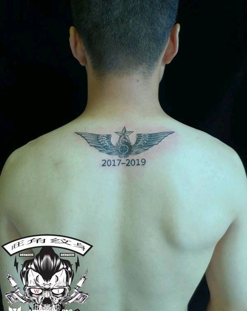 标志纹身图片_背部纹身图案