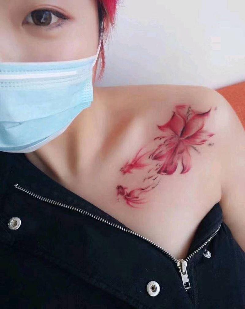 金鱼莲花完成纹身图片