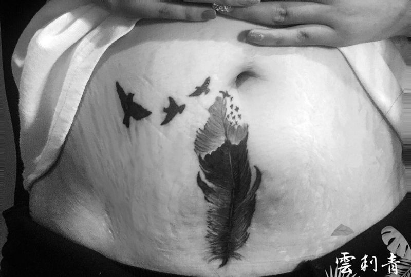 羽毛遮盖疤痕纹身图片