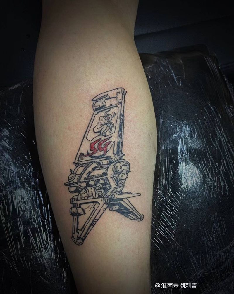 客人自己设计小飞船纹身图片_腿部欧美写实纹身图案