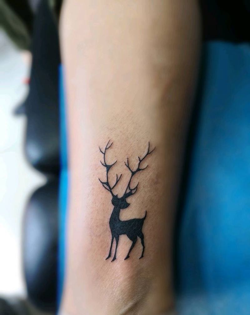 小鹿纹身图片_腿部纹身图案