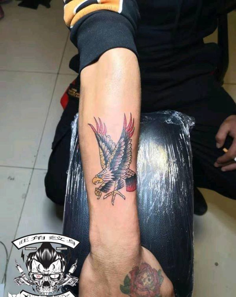 老鹰纹身图片_手臂纹身图案