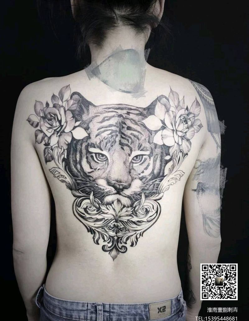 大老虎纹身图片_背部纹身图案