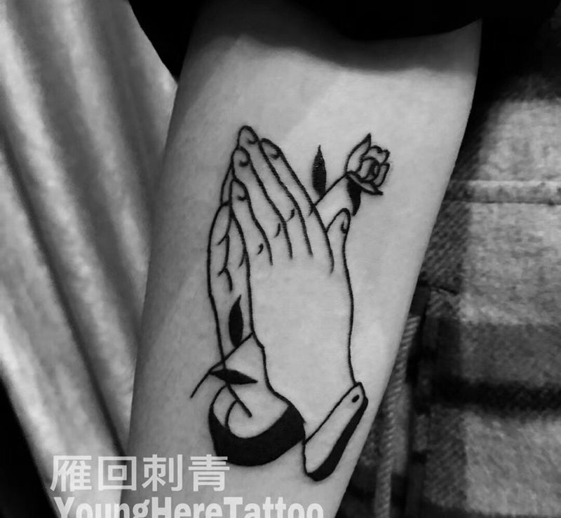 祈祷之手纹身图片
