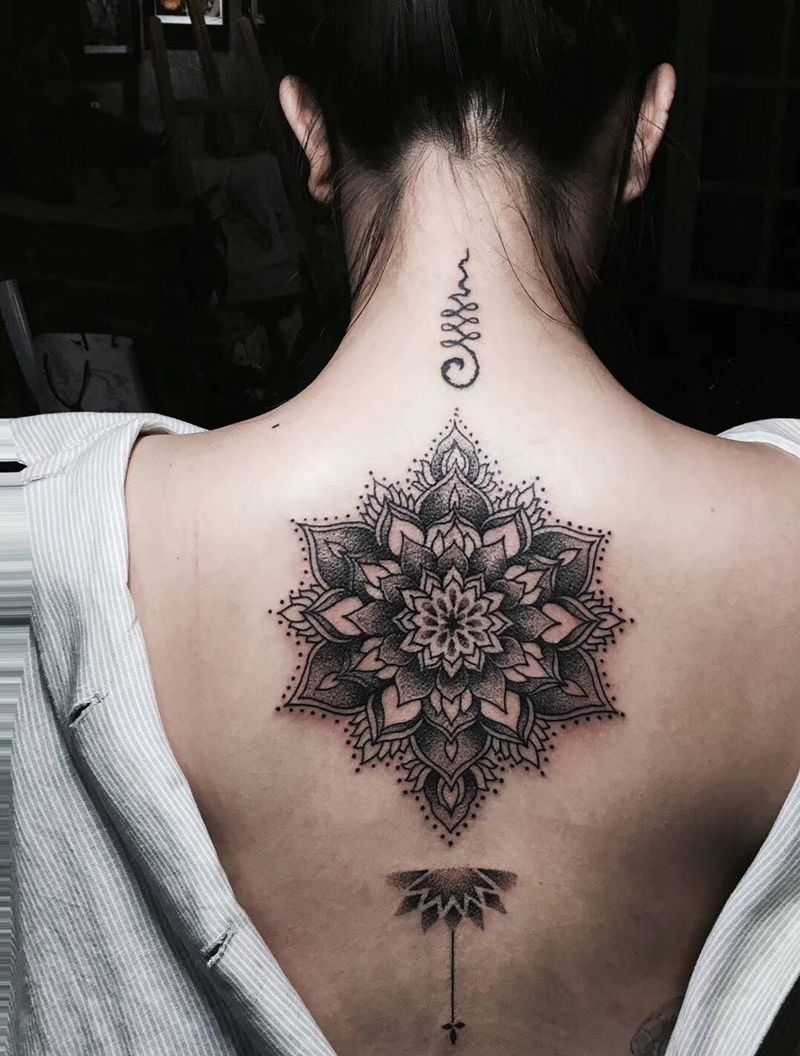 后背梵花纹身图片