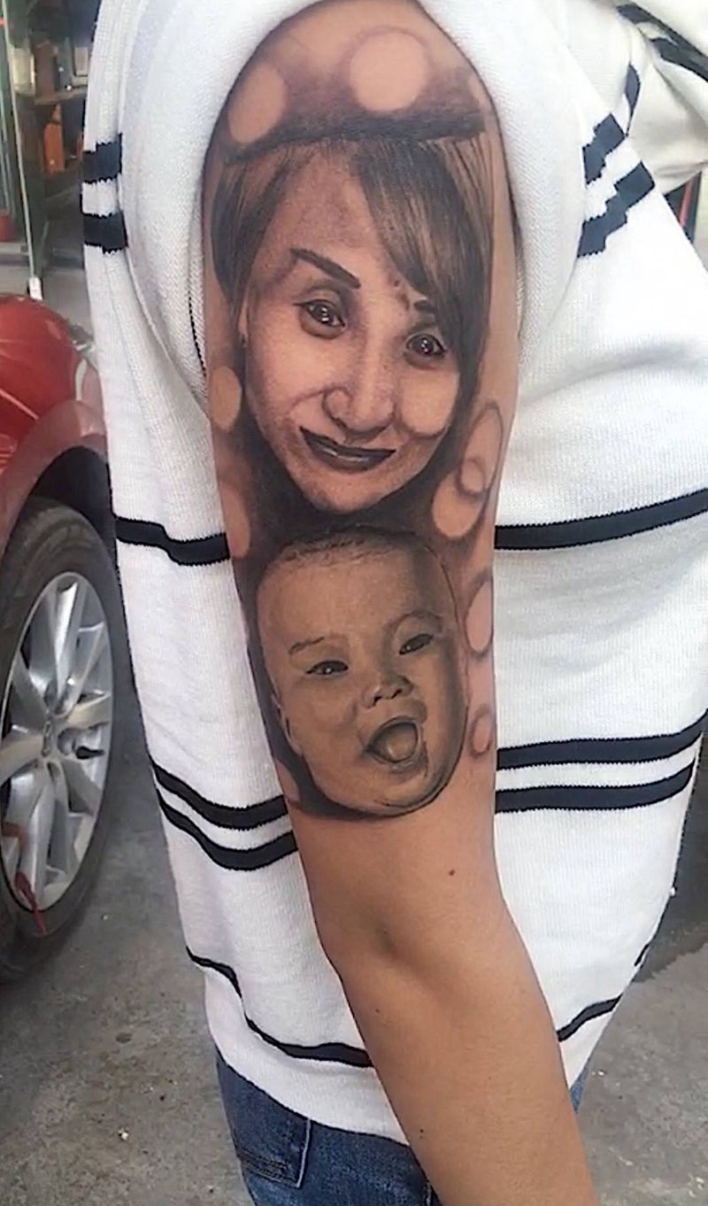 母亲和孩子纹身图片_成品手臂胸部腿部肖像写实人物原创纹身图案