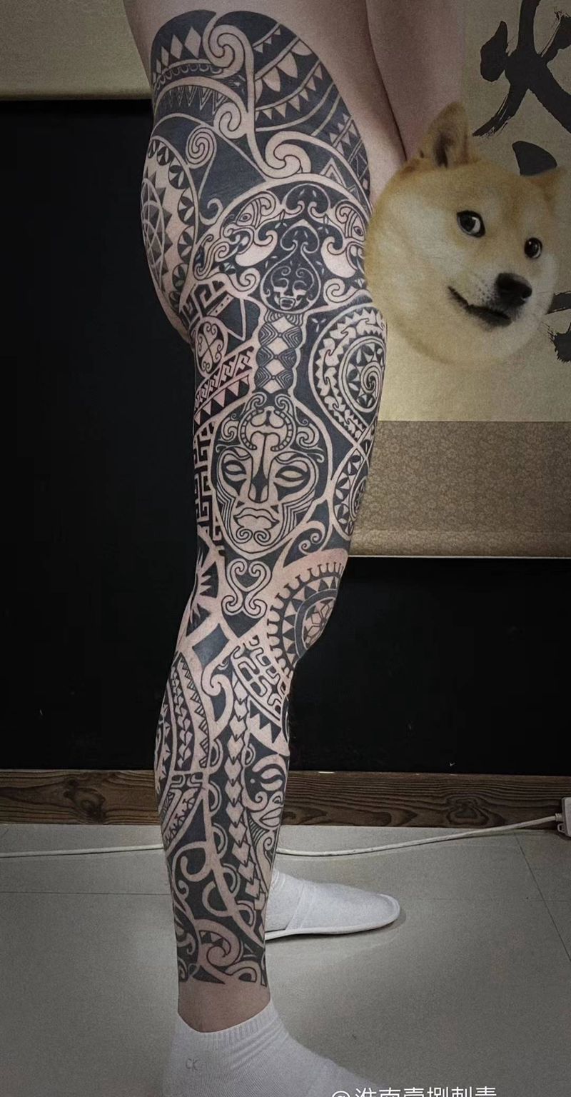 图腾腿纹身图片_腿部图腾纹身图案
