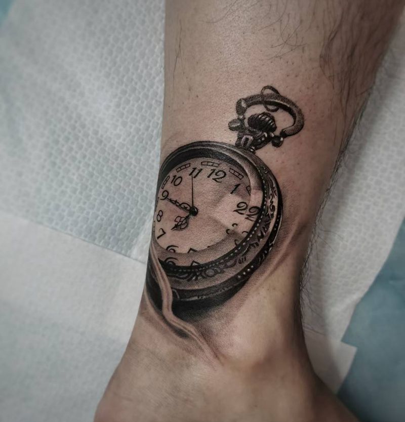 钟表遮盖伤疤纹身图片_脚部腿部欧美写实纹身图案