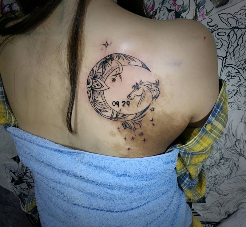 月亮纹身图片_几何纹身图案