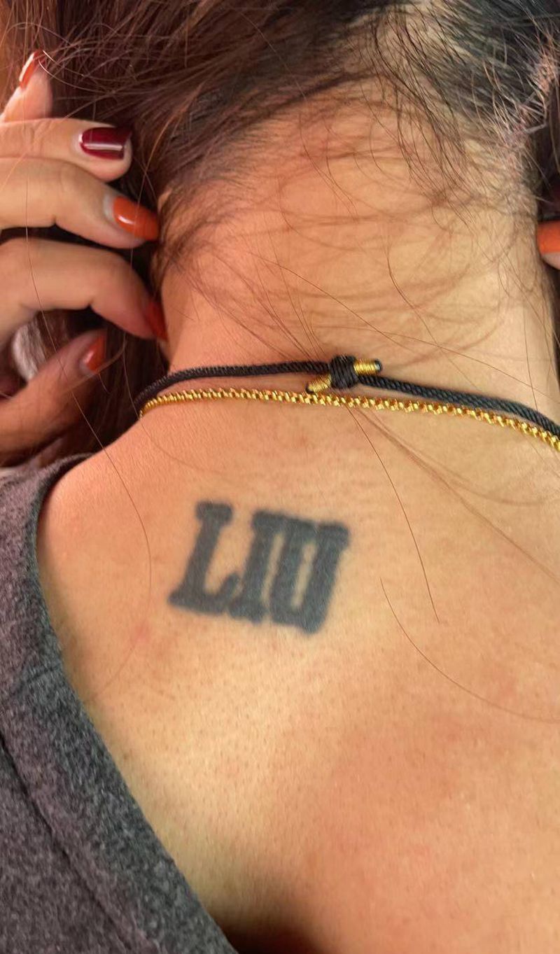 遮盖小图纹身图片_颈部纹身图案