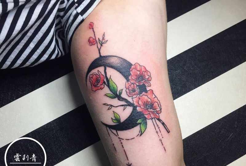 月与花纹身图片