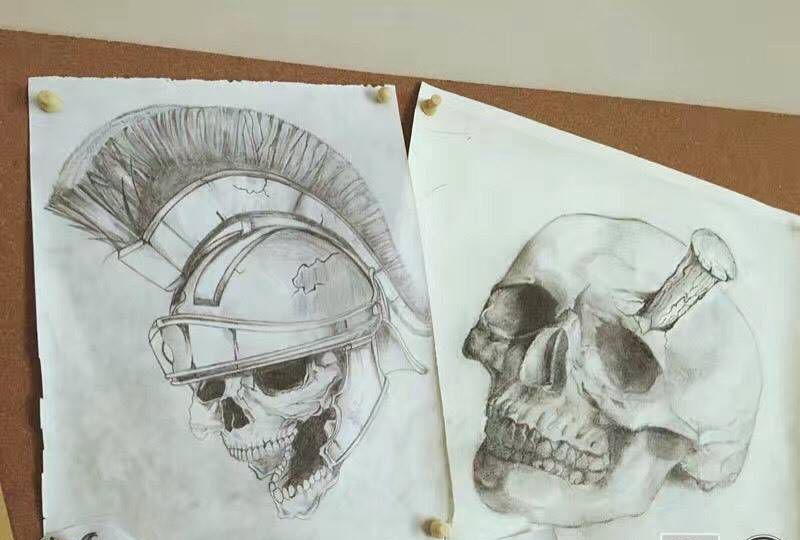 骷髅手稿两枚纹身图片_手稿纹身图案