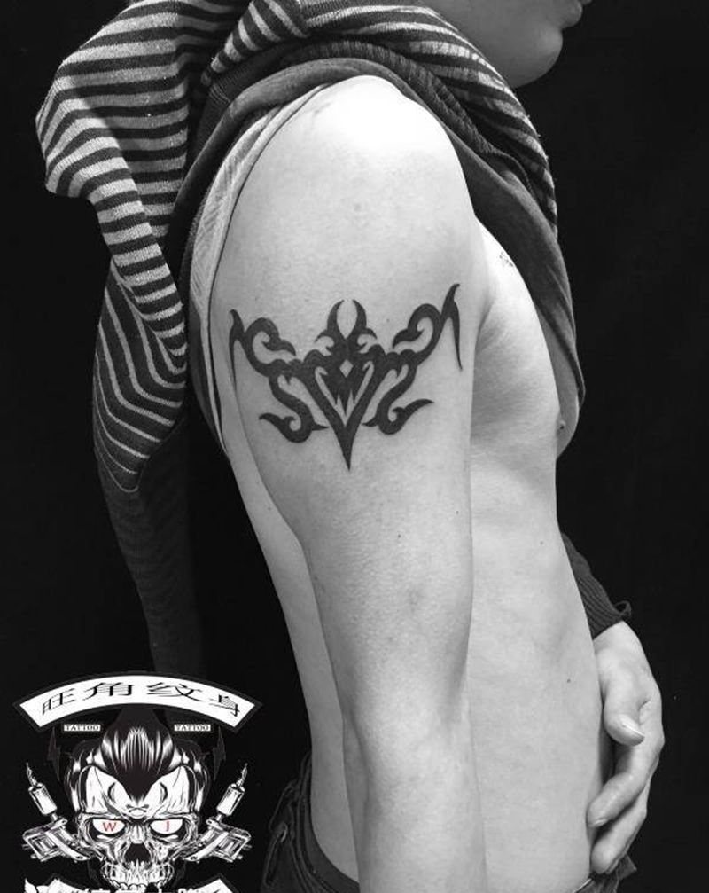 男士手臂图腾纹身图片