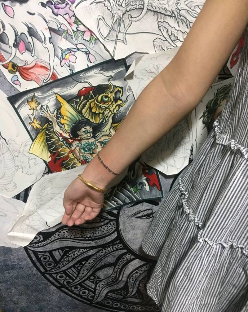 美女的小清新字母，完工纹身图片