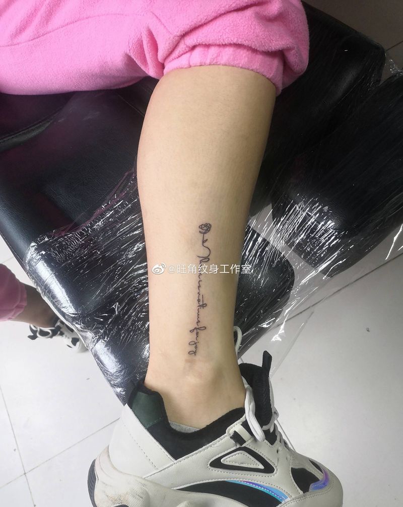 字母纹身图片_腿部纹身图案