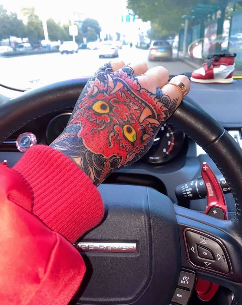 鬼头纹身图片_手部老传统纹身图案