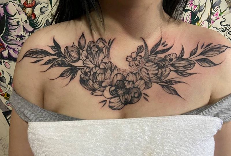 胸花纹身图片_点刺纹身图案