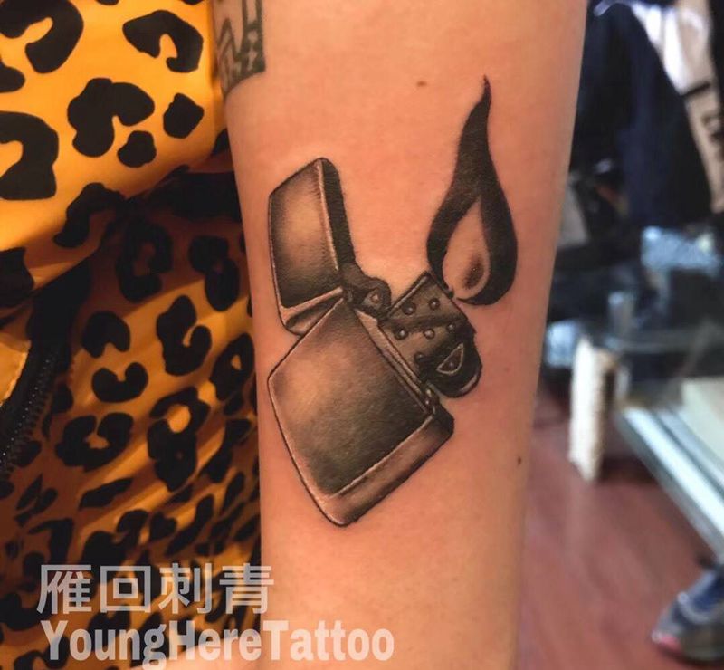 小火机纹身图片