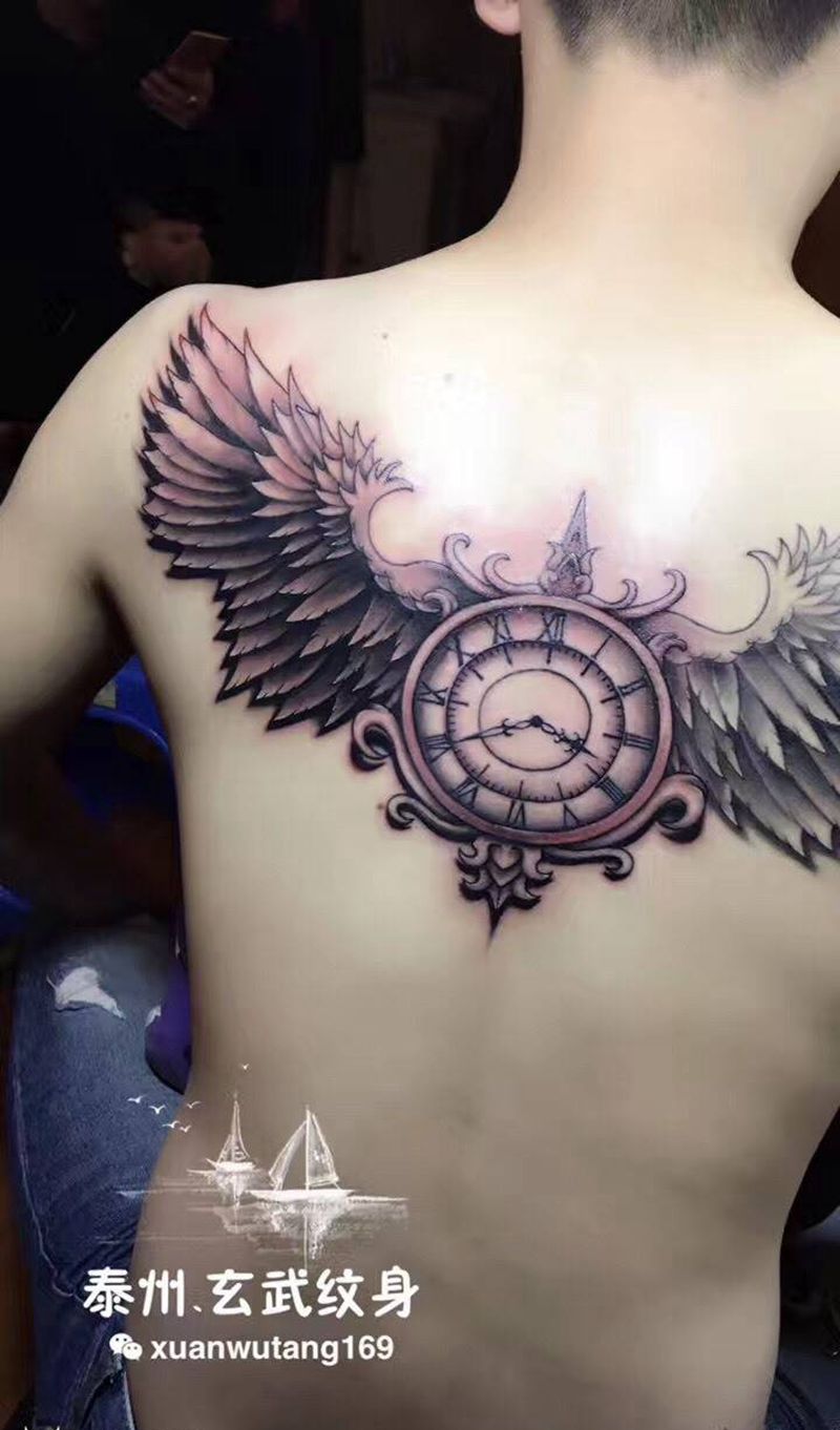 欧美翅膀钟表纹身图片