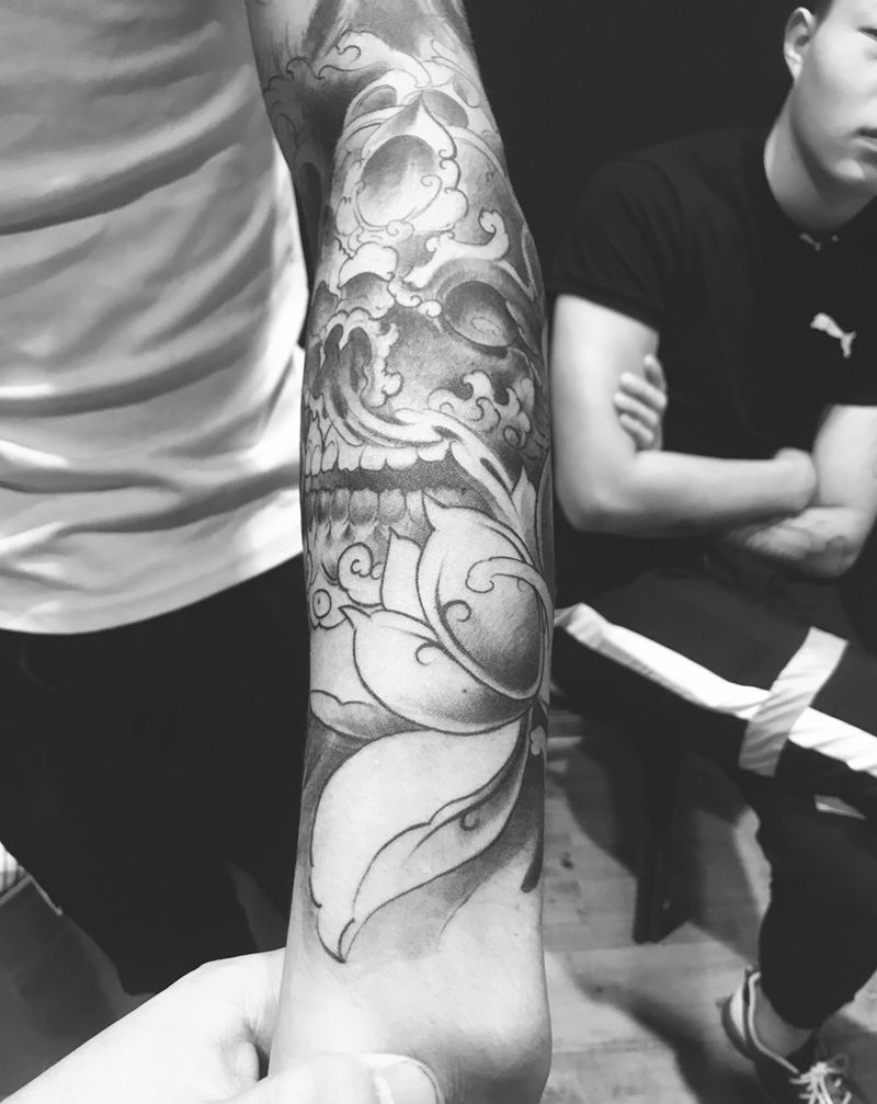 没上色 就做了一点纹身图片