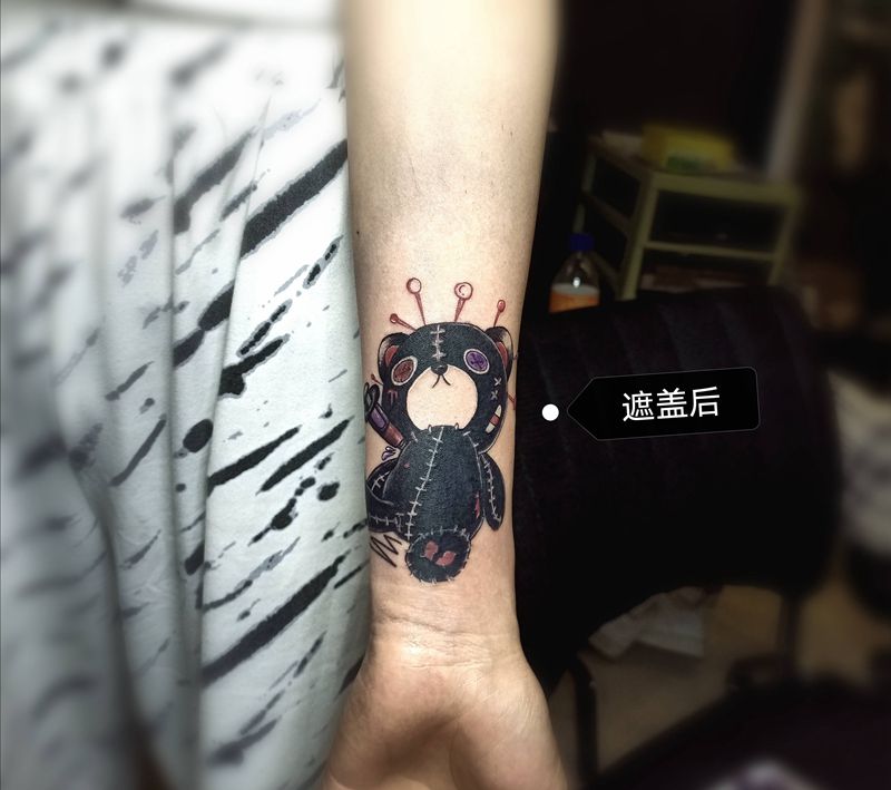 玩偶熊遮盖纹身图片_手臂Old School卡通熊遮盖纹身图案