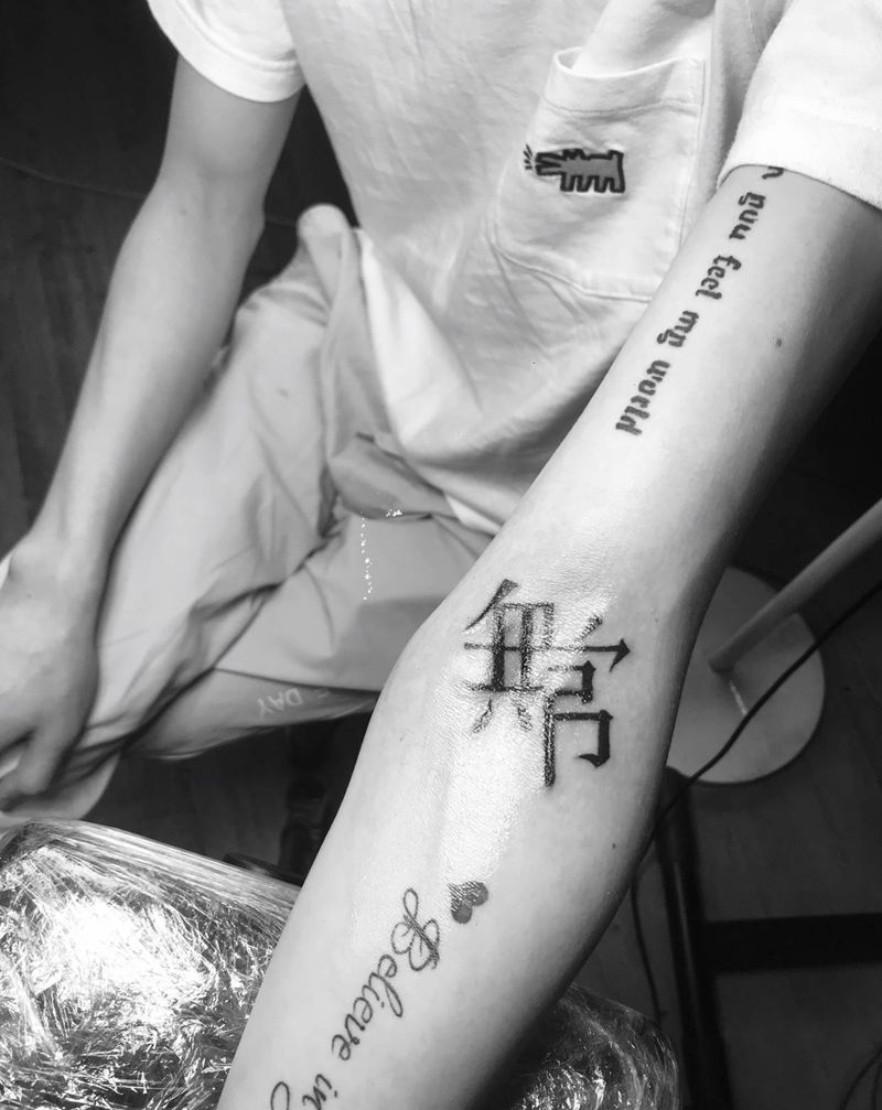 无常纹身图片_手臂花体字纹身图案