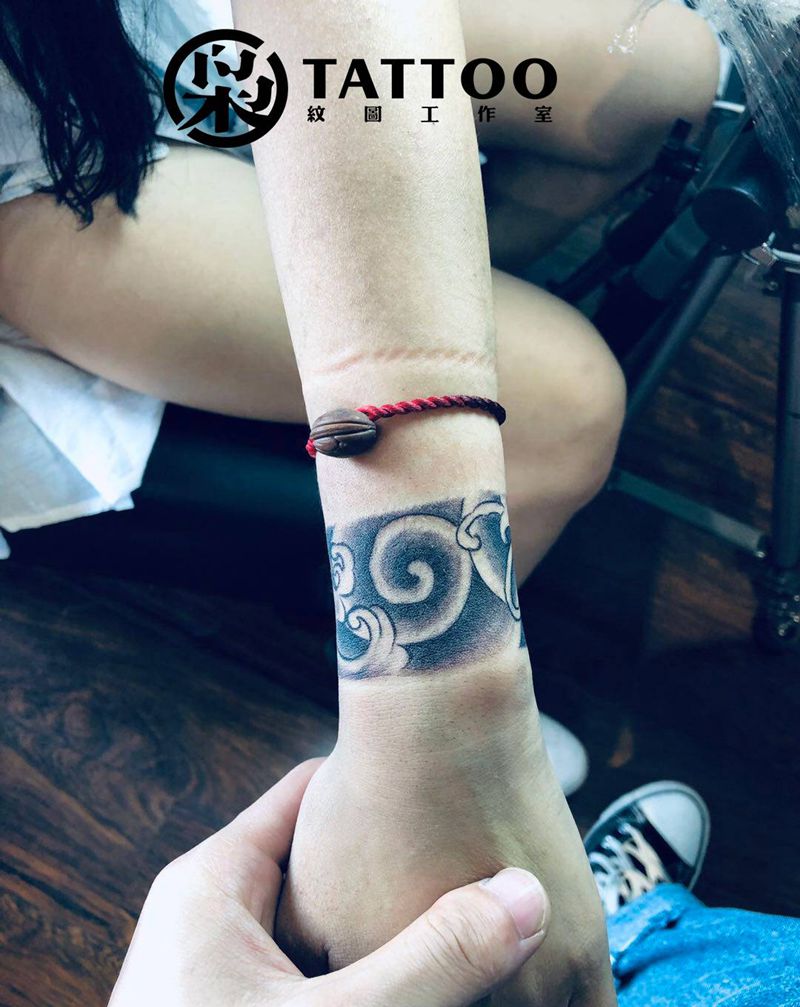 小手环纹身图片_手部纹身图案