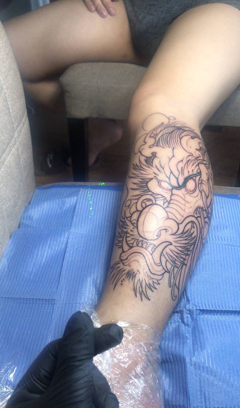 线条纹身图片_腿部New School纹身图案